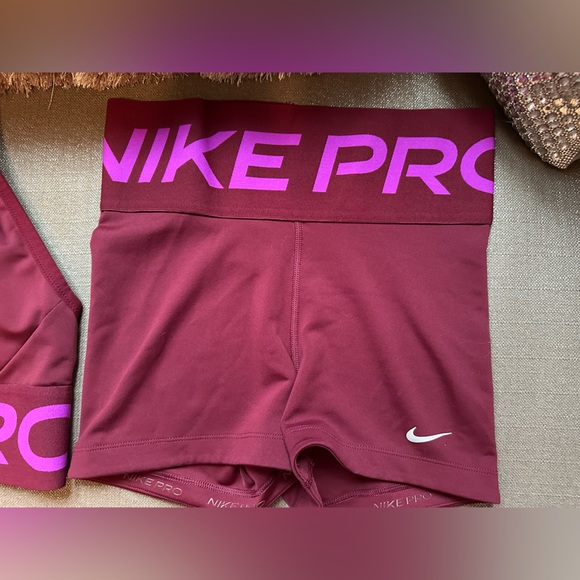 Women’s Nike Pro Shorts & Sports Bra Set - M/XL - Picture 2 of 6